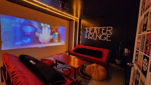 Estancia Bed & Breakfast | Watch Eat Movieroom