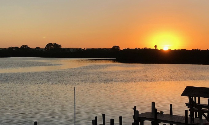 Englewood Condo | Watch the Sunrise Over the Bay 3 minute walk to the beach!
