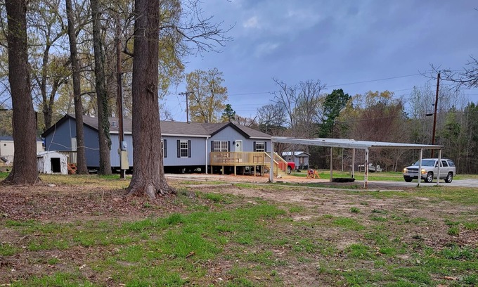 Chandler House | Water access-Beautiful 1900 square foot home 4Br 2 Bath home close/Boat Launch