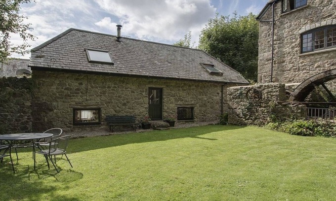 Newton Abbot Cottage | WATER BARN, pet friendly, luxury holiday cottage in Manaton
