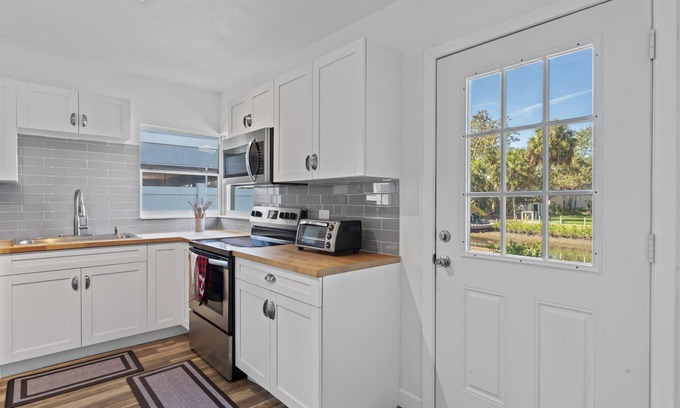 Palm River-Clair Mel House | Water Front 3 bedrooms Tampa Retreat