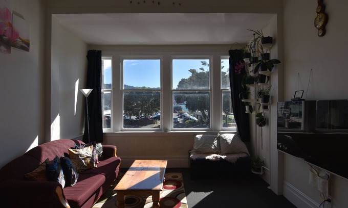 Oriental Bay House | Water front Bayview House