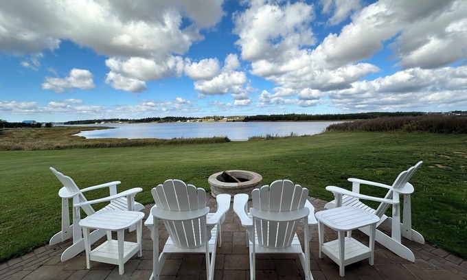 Clinton House | Water Front Cottage On The Sou'West River, Close To Amazing Beaches and Golfing