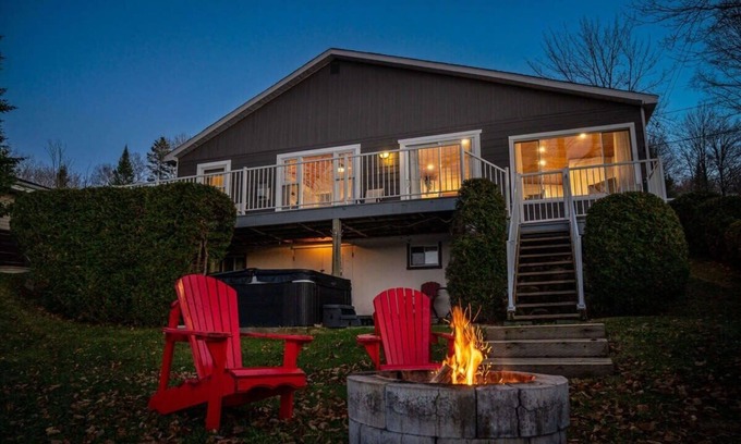 Saint-Damien Ski Chalet | Water Front, hot tub with sunset, beach private