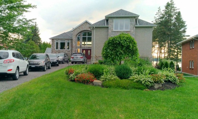 Janetville House | water front luxury lake house
