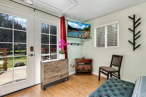 Issaquah Villa | Water front Oasis