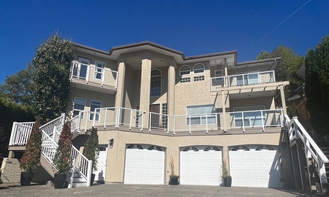 Surrey House | WATER FRONT VIEWS IN WHITE ROCK, B.C.