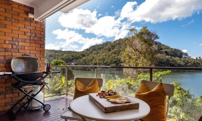 Horsfield Bay House | Water-Front Wonder Near Woy Woy