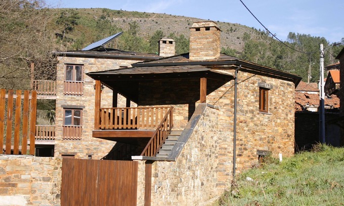 Fajao Apartment | WATER HOUSE / / HOUSES RIVER COTTAGE