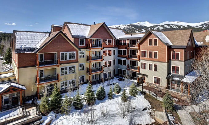 Breckenridge Apartment | Water House on Main Street