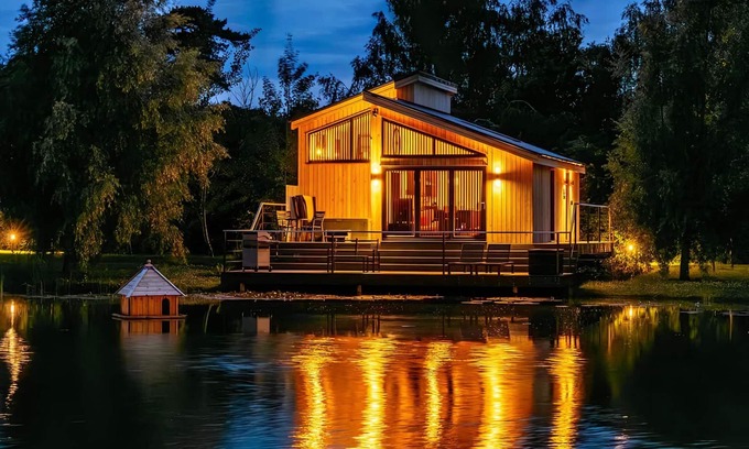 Frampton Ski Chalet | Water Lily Lakeside Lodge