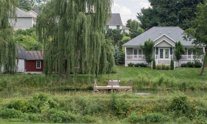 Harrisonburg Apartment | Water Lily Studio - By the Side Of the Road Inn and Cottages