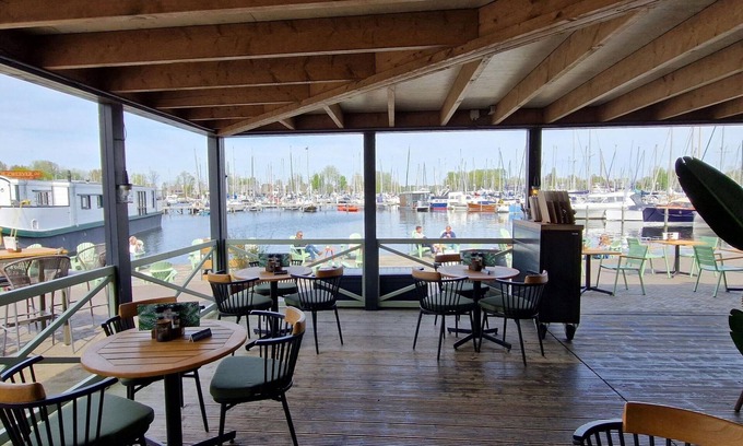 Naarderbos Boat Rental | Water Lodge in Naarden With Marina Views