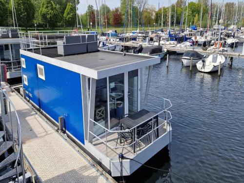 Naarderbos Boat Rental | Water Lodge in Naarden with Marina Views