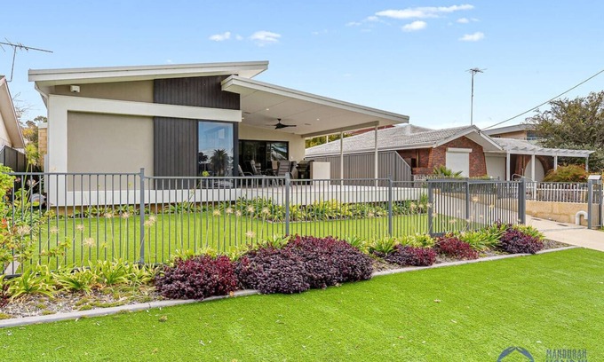 Halls Head House | Water Lovers Haven in Mandurah