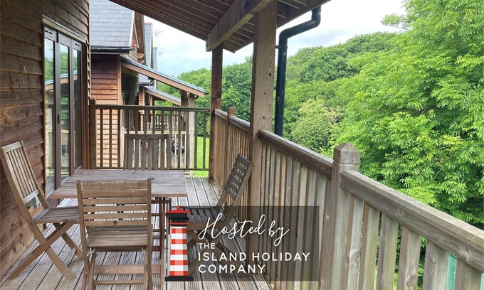 Mottistone Ski Chalet | Water Mill Vacations, Goldfinch