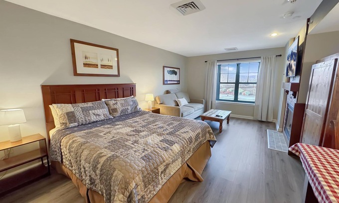Vernon Condo | Water Park (Next Door) Pool Hot Tubs Sauna Gym Distant Mountain Views #345