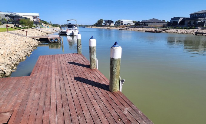 Seymour House | Water's Edge at Wellington - 10 mins to The Bend Motorsport Park