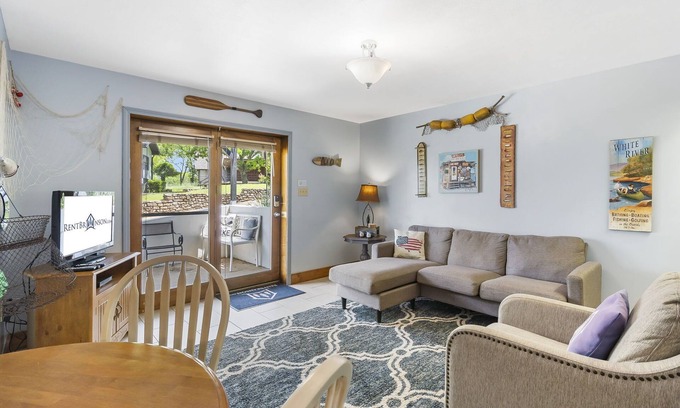 Big Cedars Apartment | Water's Edge Greets You-Ground-Level Suite-Dog Friendly-Free Tickets-Cmty HotTub!