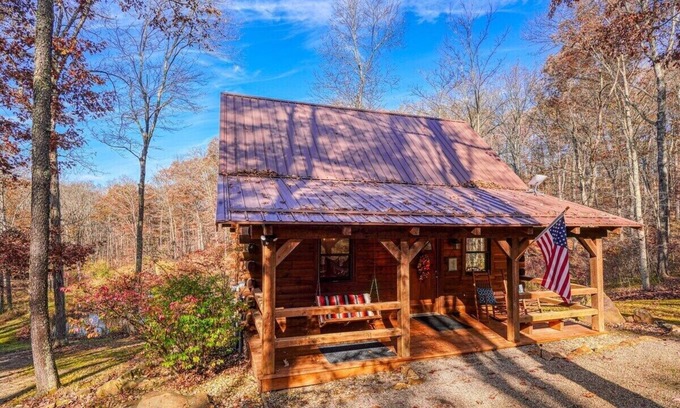 Logan Cabin | Water's Edge | Hocking Hills