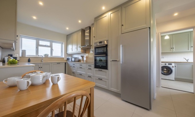 Ipswich Cottage | Water sports and cycling getaway -The Lake House