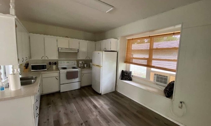 Napanee Apartment | Water street in main floor