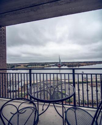 Wilmington Historic District Apartment | Water Street Retreat 04