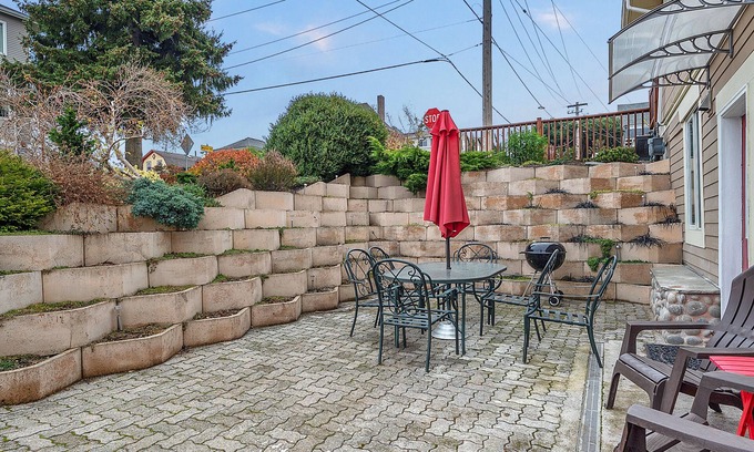 Everett House | Water view, large 2 bedroom in N Everett