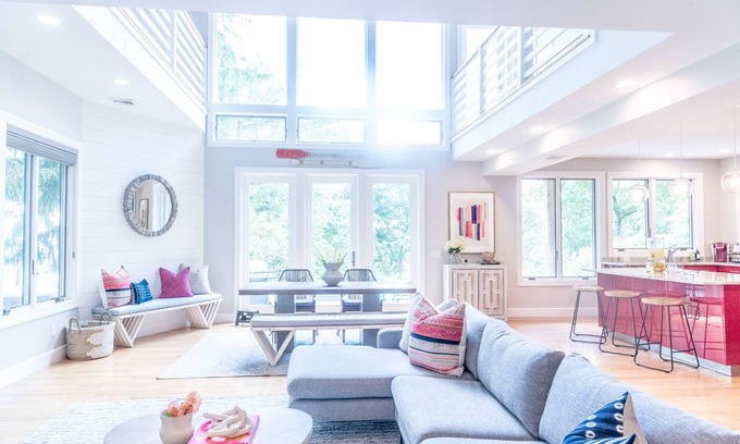 Jamestown Villa | Water View Modern Villa 8 minutes to Newport, Sleeps 8,Near Beaches! WiFi