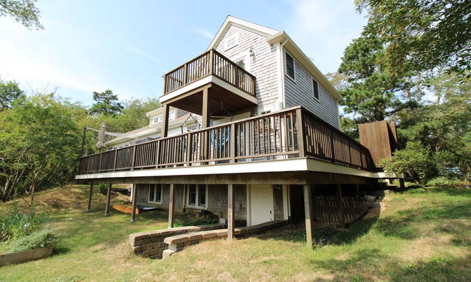 Indian Neck Heights House | Water View Retreat Close to Indian Neck Beach (2319)