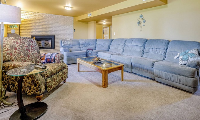 Lakeridge Apartment | Water-view retreat with deck, grill, paddleboards & bikes - dog-friendly