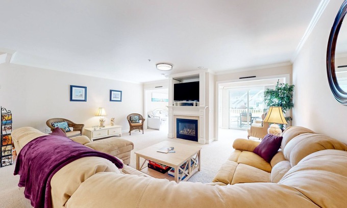 West Ocean City House | Water-view West Ocean City's hidden gem w/pool access, private deck & fireplace