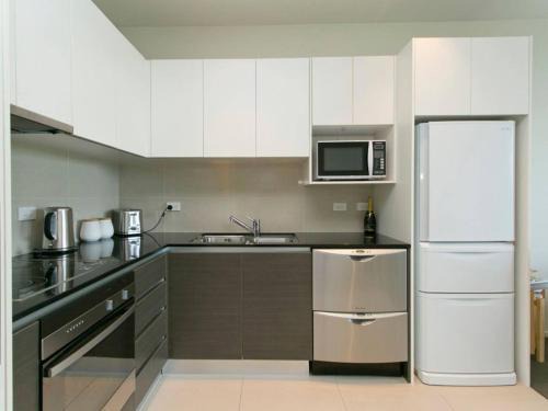 Taupo Apartment | Water Views Apartment With Pool and Lake Access