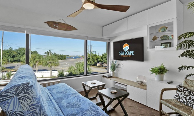 Airlie Condo | Water Views, Pool, & Dining Nearby @ The Waterway
