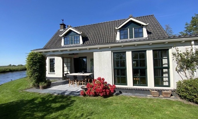 Goingarijp Villa | Water villa Ballingbuer