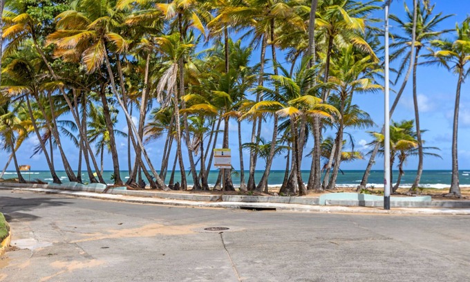 Vilomar Apartment | Waterbeach Luquillo, Battery Backup/1 minute Beach/Private Jacuzzi