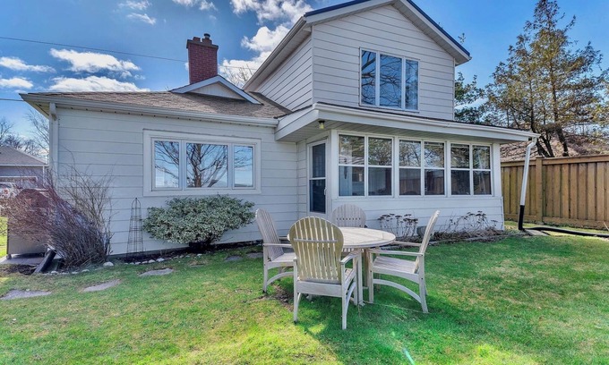 Dashwood Cottage | Watercolour Lakefront Cottage Grand Bend!