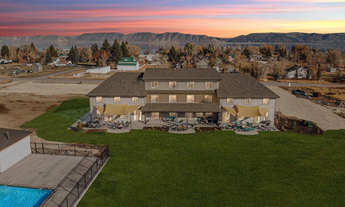 Garden City House | Waterdance Entire Home - Sleeps 110 - Luxury Home in Garden City, 25BR, 20BA,