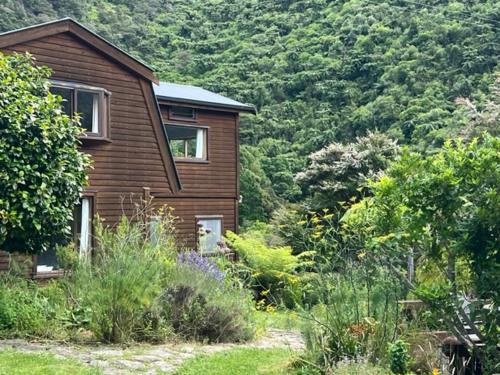 Saint Omer House | Waterfall Bay