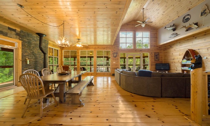 Whitestone Cabin | Waterfall Getaway Delight
