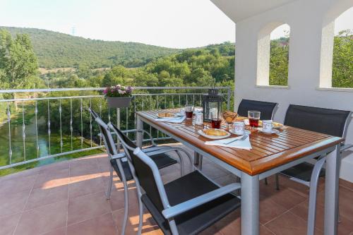 Trilj Villa | Waterfall House Getaway