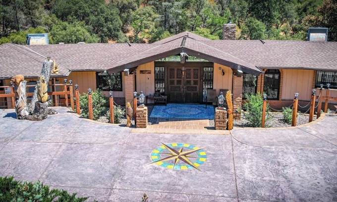 Oakhurst House | Waterfall View Retreat near Yosemite with Spas