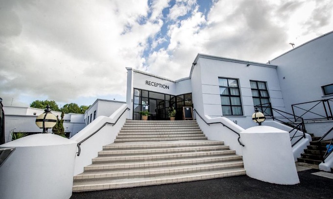 Londonderry Hotel | Waterfoot Hotel