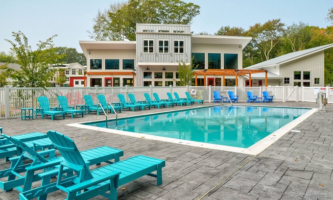 Central Waterford Apartment | Waterford, CT - Beautifully furnished 1Bedroom/1Bath 864sf Apartment