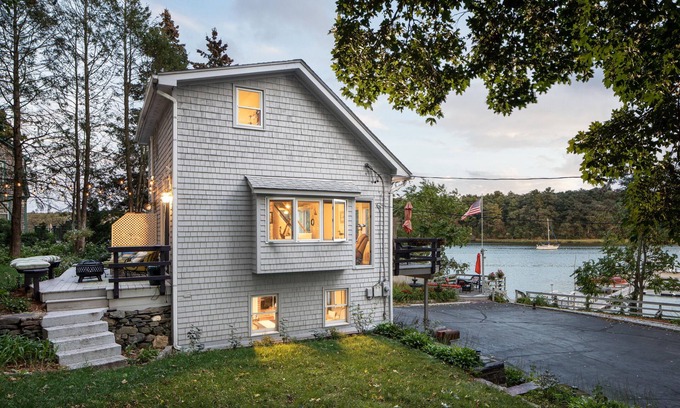 East Greenwich House | Waterfront 2-Bed, 2-Bath Home 2 Minutes to Downtown East Greenwich -