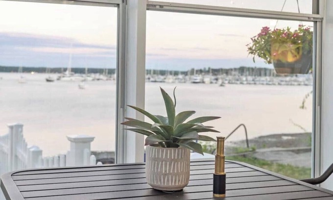 Warwick Apartment | Waterfront 2-bedroom apartment in Beach Cottage with WiFi, AC Central RI Locale