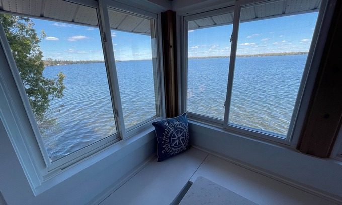 Victoria Road Cabin | Waterfront 2-bedroom boathouse in Kirkfield with WiFi and AC