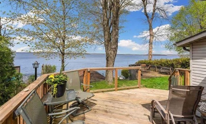 Roseneath Cottage | Waterfront 2 bedroom cottage