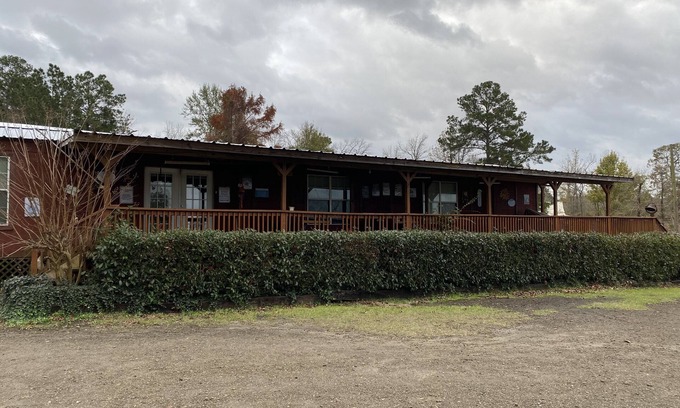 Anacoco House | Waterfront 2 bedroom home-