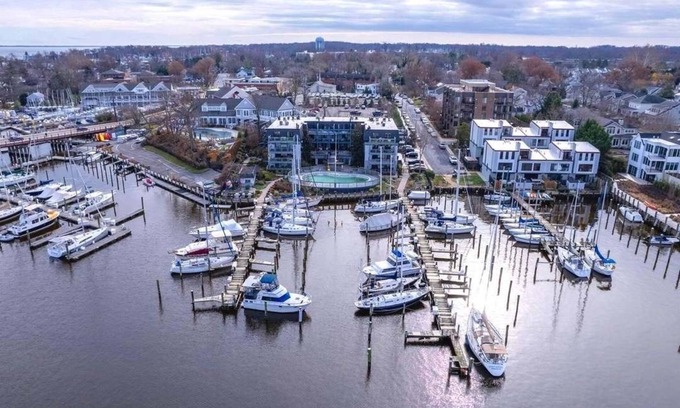 Eastport Condo | Waterfront 2-bedroom condo in Eastport, Annapolis with private parking